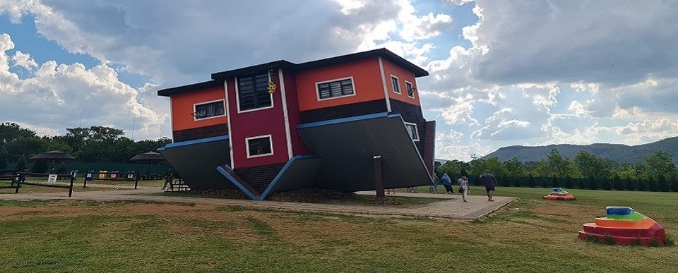 Upside Down House Broederstroom